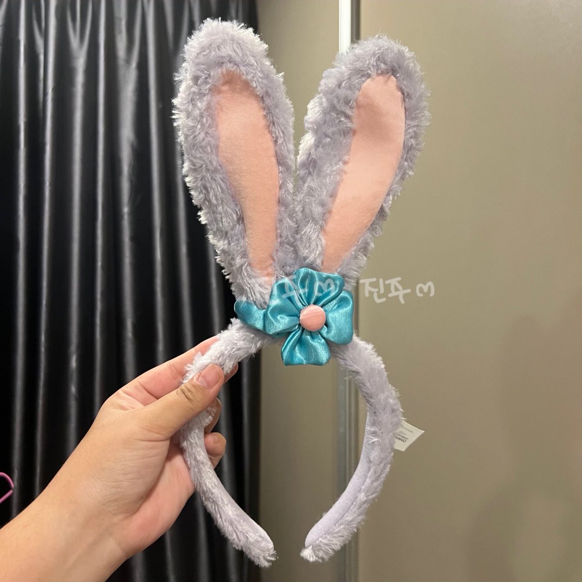 insoljun01's tweet photo. ส่งต่อ ที่คาดผมของแท้จาก disneyland hongkongค่ะ เราใส่แค่วันที่28ที่ผ่านมาวันเดียวค่ะ ราคา400รวมส่งค่ะ #disneythailand #ที่คาดผมดิสนีย์ #ดิสนีย์ #ดิสนีย์ไทยแลนด์ https://t.co/SpuRJpjV25