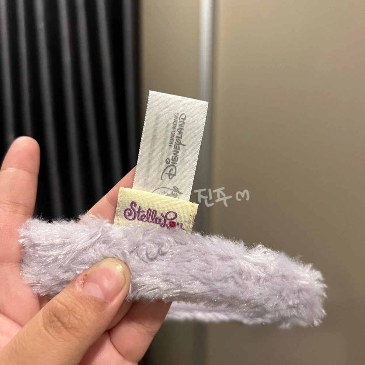 insoljun01's tweet photo. ส่งต่อ ที่คาดผมของแท้จาก disneyland hongkongค่ะ เราใส่แค่วันที่28ที่ผ่านมาวันเดียวค่ะ ราคา400รวมส่งค่ะ #disneythailand #ที่คาดผมดิสนีย์ #ดิสนีย์ #ดิสนีย์ไทยแลนด์ https://t.co/SpuRJpjV25