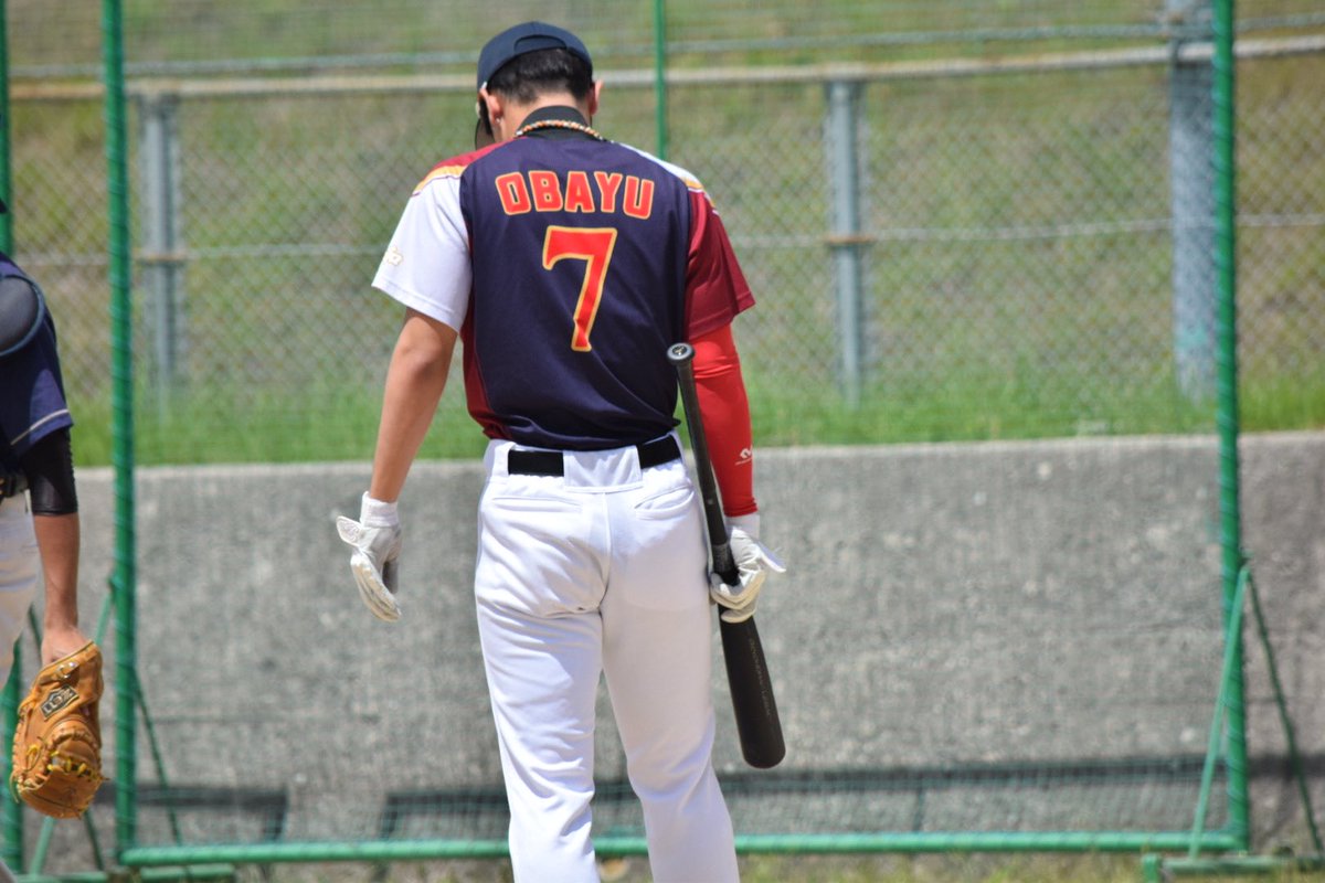 BaseBallB___'s tweet photo. 学内リーグ
7月30日
vs総軟 6-0勝

2回、亀若（03）が久々センター前ヒットで出塁し、WBC大谷ばりの片手打ちで高橋（03）がツーランホームラン‼️
なんであれ入るん🙃
その後、川瀨（02）のタイムリーツーベースで追加点を得ると、先発の境（02）が要所を締めるピッチングで完封‼️
投打が噛み合い快勝‼️ https://t.co/LDMjW1UuIG