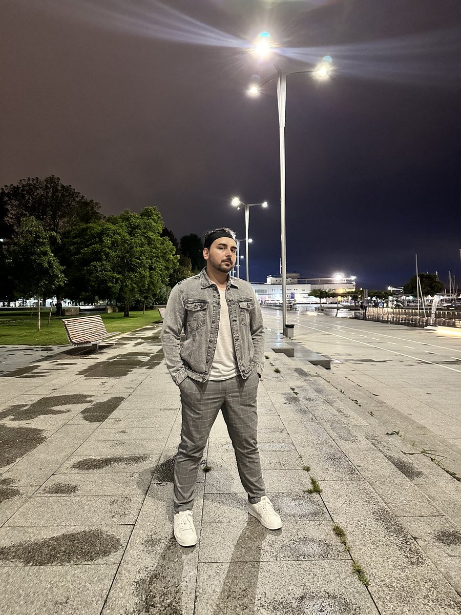 𝕮𝖆𝖒𝖆𝖑𝖊𝖔́𝖓𝖎𝖈𝖔
#CAMALEÓNICO #SinFiltros #gris #urbano #fotodeldía #quépasa #denoche #noche