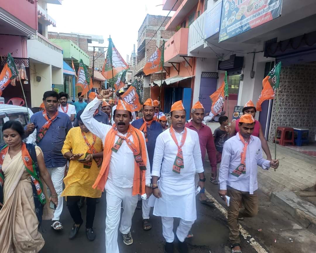 BJPPawanMishra's tweet photo. लोकतांत्रिक रूप से शांतिपूर्ण तरीके से हो रहे "विधानसभा मार्च" पर आधुनिक जनरल डायर नीतीश बाबू के पुलिसिया गुंडों द्वारा लाठी का प्रहार,भाजपा कार्यकर्ता स्व. विजय सिंह जी के हत्या के विरोध में एवं वंशवाद के विरुद्ध चलाए जा रहे।
#SignAgainstNitishGovt https://t.co/Sv9vpN65Jz