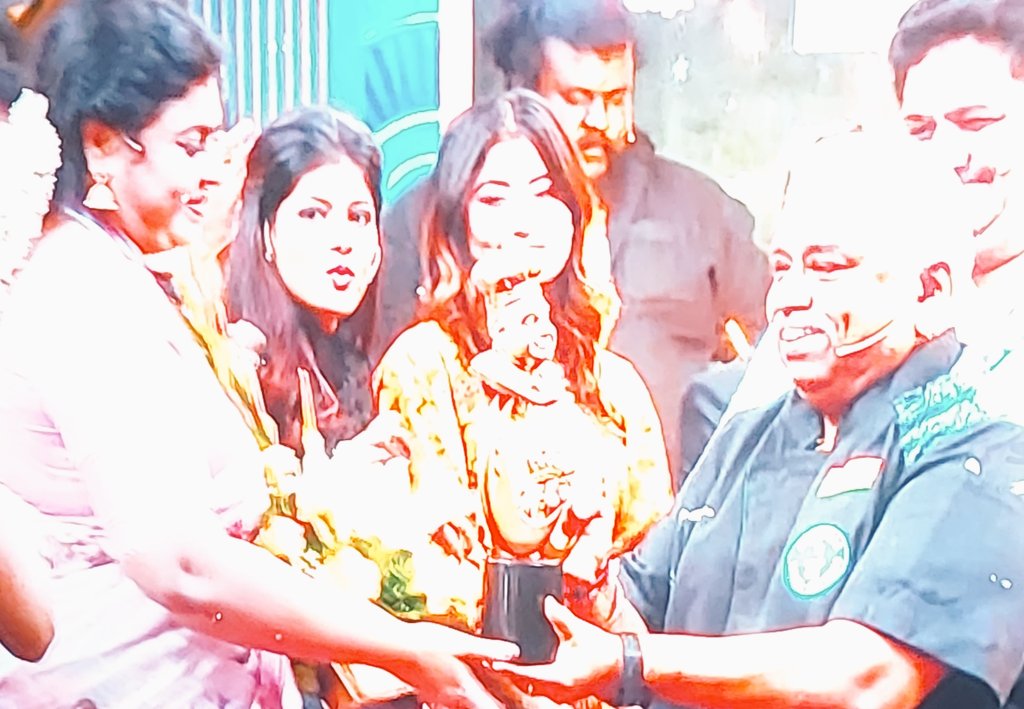 Nikhil195Nikhil's tweet photo. #CookWithComali4
⭐ 3rd place in CWC Season 4 - #vichithra mam👏🏻 👏🏻 🥳
#cwc #cookuwithcomali
#CookuWithComaliSeason4 #gpmuthu #sivaangians #sivaangikrish #Sivaangi #pugazh #kuraishi #CookWithComali #cwc #cookwithcomaliseason4 #cwc4 #cookuwithcomali4 https://t.co/WTXuhTdQl4