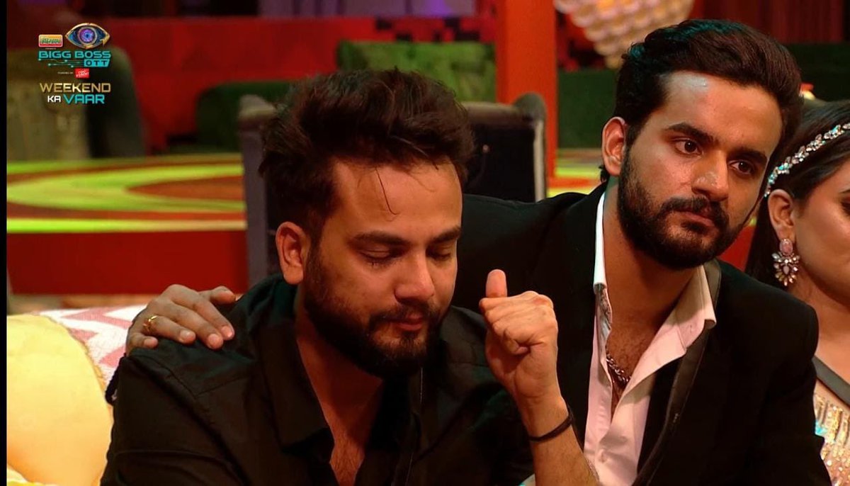 02_ahir's tweet image. भाई सच बताऊं इस बंदे को मैने कभी रोते हुए नही देखा था लेकिन आज इनके आंखो में आंसु देख के मेरे भी आंखो में आंसु आ गया । लेकिन ये आंसु बेकार नहीं जाएगी 😡 Tiger 3 में यही आंसु हम सलमान खान को गिफ्ट करेंगे याद रखना #ElvishArmy  
Shameless #BycottSalmanKhan #BiggBosOTT2