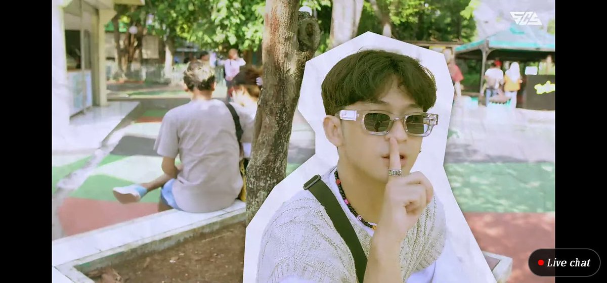 devijnr_'s tweet photo. sstt, ada orang pacaran ikut masuk frame🤫 (btw kakack yg kacamata sendirian nih???)
#NEVEL_LetItFlow
nontonnya disinii 👇🏻👇🏻👇🏻
https://t.co/38XFYuJ1TQ https://t.co/0QnfYMeq4P