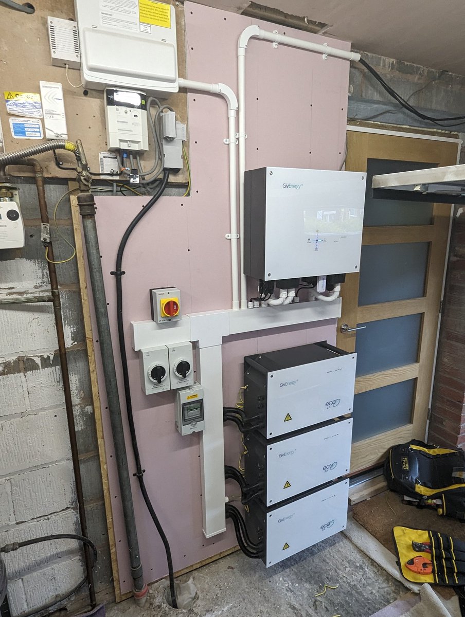 bolqr's tweet photo. Happy with the results of the solar project i finished recently. Re-commissioning a second hand 3.6kW GiveEnergy hybrid inverter and batteries for a client on a budget. Still the system looks brand new #electricity #solar #Electricity_Trade @GivEnergy https://t.co/gz1N87ZK5c