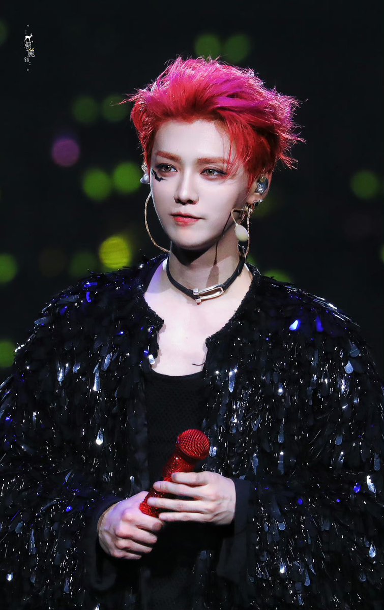 bosslu0420's tweet photo. Straight out of an anime  #LuHanπDAYShanghaiDay2

cr: forluhan https://t.co/Vx46Pk7JCC