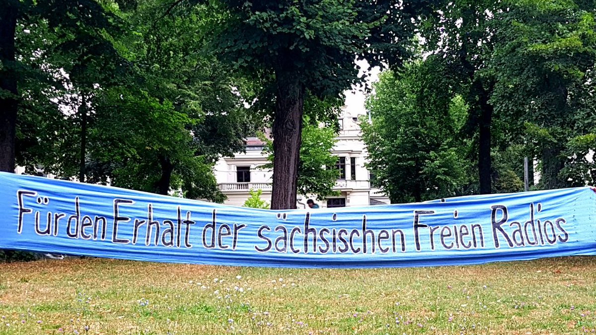 coloradiodd's tweet photo. Die Freien Radios in Sachsen @RadioBlau, @aether, #coloRadio und #RadioZett sind von Kürzungen der Fördergelder bedroht. Erhebt eure Stimmen für vielfältige Medien und unterstützt die Pressemitteilung: https://t.co/EzBwEDyhiE https://t.co/7HoPx5Byh2