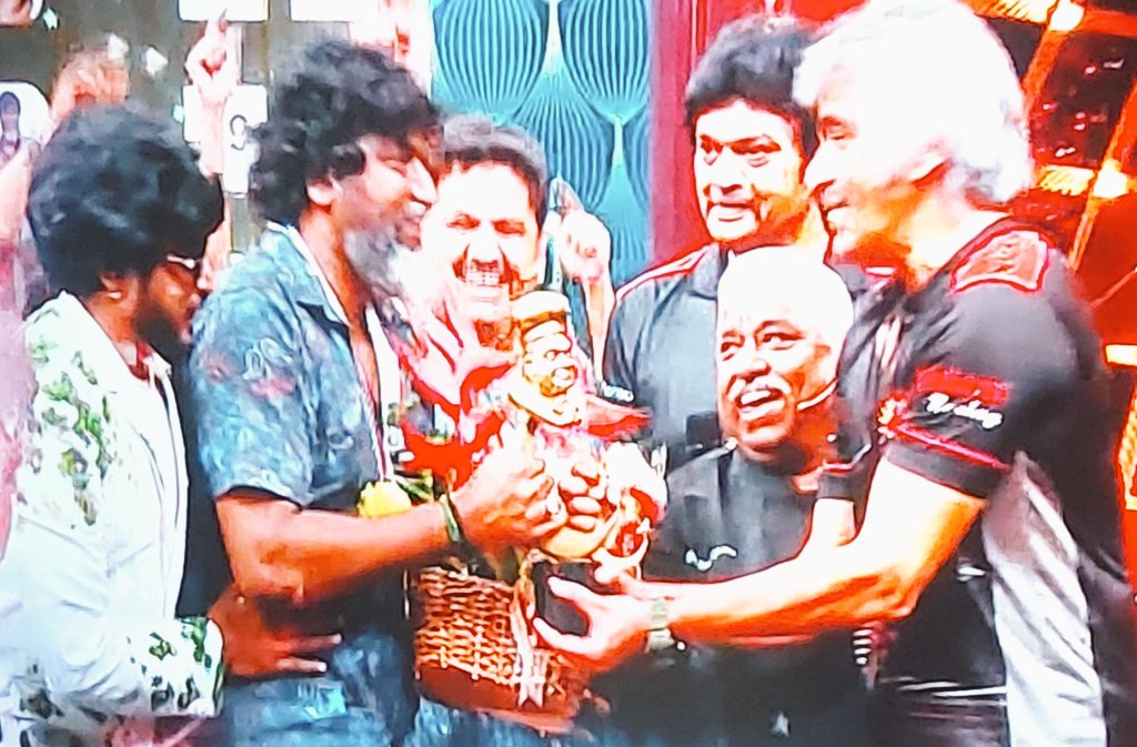 Nikhil195Nikhil's tweet photo. #CookWithComali4
⭐ Title Winner of CWC Season 4 - @mimegopi Sir👏🏻 🔥🔥🥳 #mimegopi
#cwc #cookuwithcomali
#CookuWithComaliSeason4 #gpmuthu #sivaangians #sivaangikrish #Sivaangi #pugazh #kuraishi #CookWithComali #cwc #cookwithcomaliseason4 #cwc4 #cookuwithcomali4 https://t.co/TCuNC99ZK1