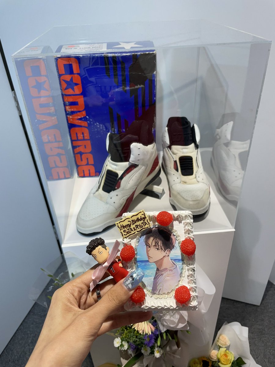 kmj6681's tweet image. 제가 송태섭을 만지고 왔습니다!!!
부드럽고 평평했어요🥺
입구 들어 서자마자 입이 떡 ⸝⸝ʚ̴̶̷̆ˬʚ̴̶̷̆⸝⸝❤︎ 
전시회 보고 난 후 잇몸이 말랐더군여
보는 내내 너무너무 행복했습니다ㅜㅜ
주최자님, 스탭분들 정말 감사합니다
#송태섭생일전시회
#THE_FIRST
#더퍼스트
#여긴_태섭군의_미술관입니다