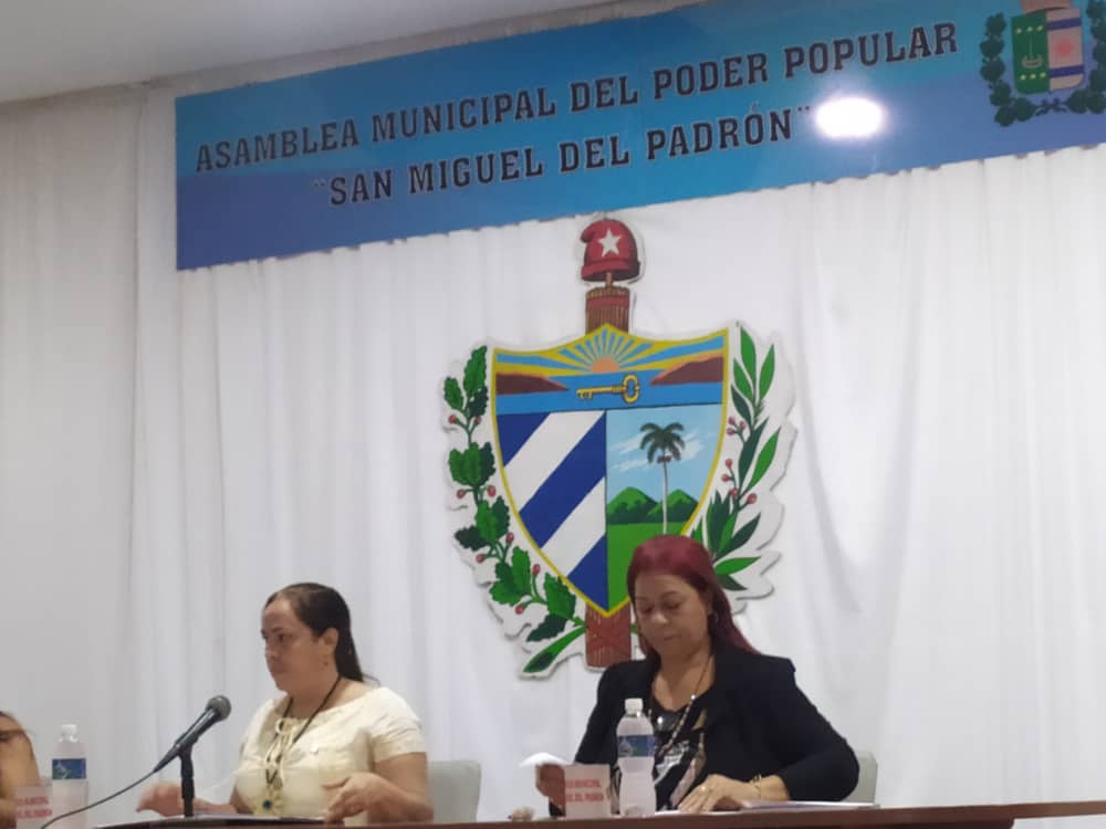 YenisleyOrtiz's tweet photo. 🧐 #ConTodosLaVictoria continúa hoy trabajo de las asambleas municipales del #PoderPopular donde se analiza los anteproyectos de #Presupuesto2024 

👉 @lisdeniafb Directora de Presupuesto Social del #FinanzasYPrecios presente en #SanMiguelDelPadrón 

#Cuba 🇨🇺🇨🇺🇨🇺 #Presupuesto https://t.co/8IcegxHUjq