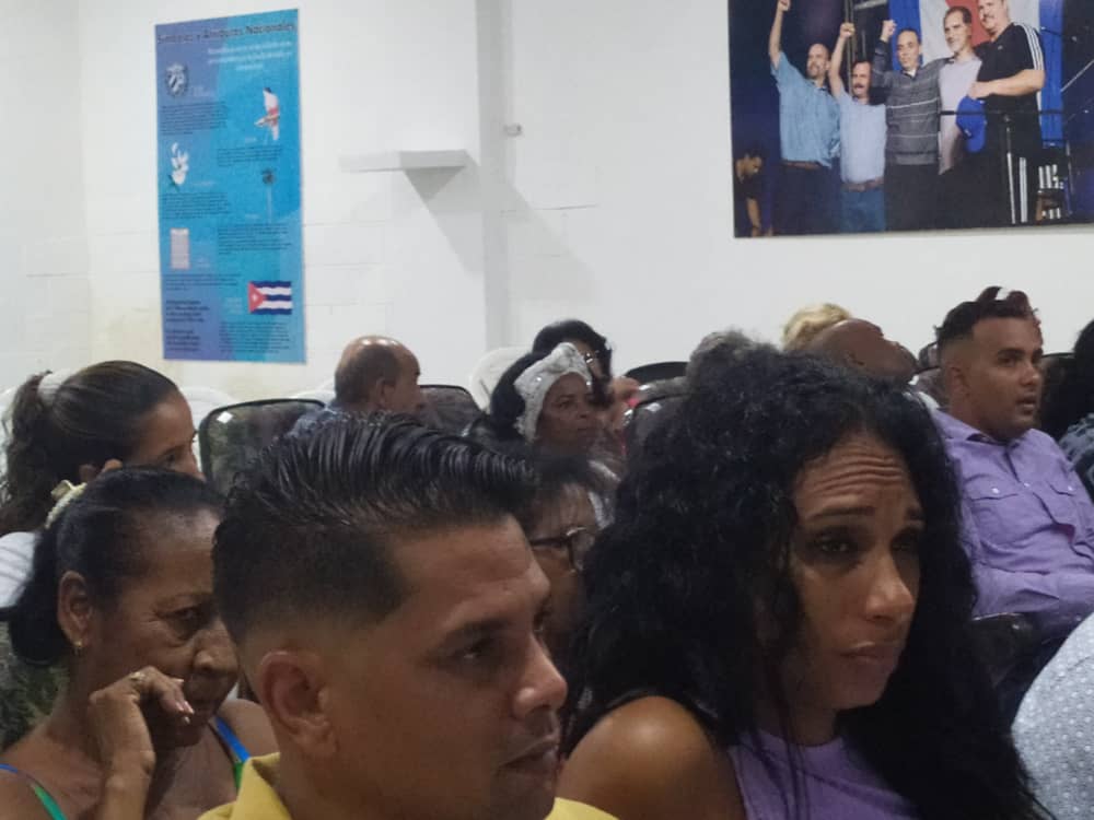 YenisleyOrtiz's tweet photo. 🧐 #ConTodosLaVictoria continúa hoy trabajo de las asambleas municipales del #PoderPopular donde se analiza los anteproyectos de #Presupuesto2024 

👉 @lisdeniafb Directora de Presupuesto Social del #FinanzasYPrecios presente en #SanMiguelDelPadrón 

#Cuba 🇨🇺🇨🇺🇨🇺 #Presupuesto https://t.co/8IcegxHUjq