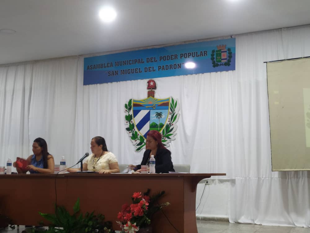 🧐 #ConTodosLaVictoria continúa hoy trabajo de las asambleas municipales del #PoderPopular donde se analiza los anteproyectos de #Presupuesto2024 

👉 <a href="/lisdeniafb/">Lisdenia Fajardo</a> Directora de Presupuesto Social del #FinanzasYPrecios presente en #SanMiguelDelPadrón 

#Cuba 🇨🇺🇨🇺🇨🇺 #Presupuesto