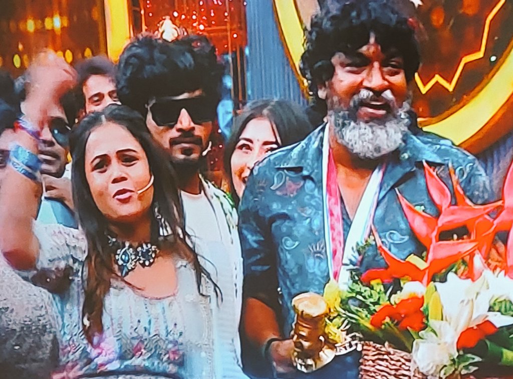 Nikhil195Nikhil's tweet photo. #CookWithComali4
⭐ Title Winner of CWC Season 4 - @mimegopi Sir👏🏻 🔥🔥🥳 #mimegopi
#cwc #cookuwithcomali
#CookuWithComaliSeason4 #gpmuthu #sivaangians #sivaangikrish #Sivaangi #pugazh #kuraishi #CookWithComali #cwc #cookwithcomaliseason4 #cwc4 #cookuwithcomali4 https://t.co/TCuNC99ZK1