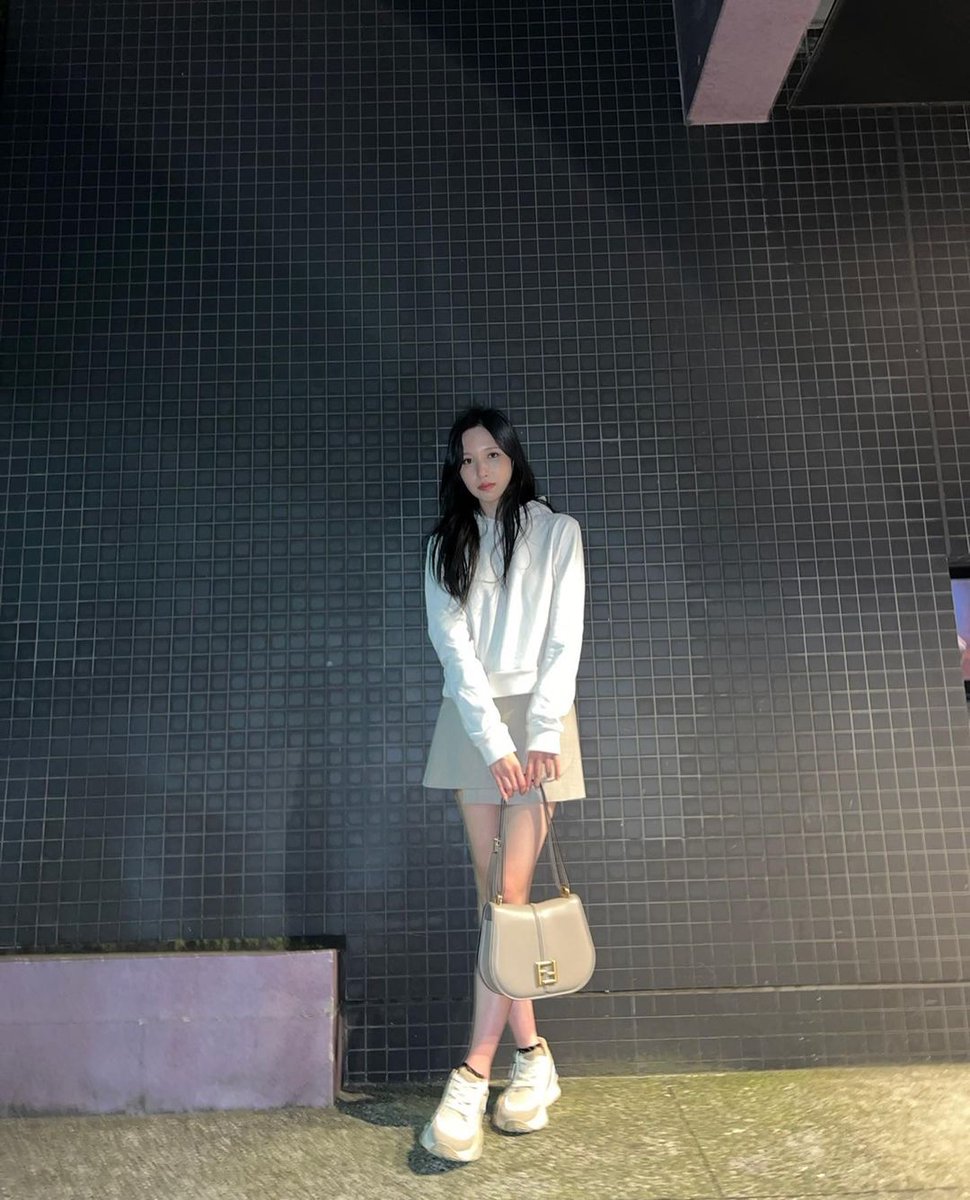 SubjectKpop's tweet photo. Mina's Instagram update

@/fendi 🤎

#TWICE #트와이스 @JYPETWICE https://t.co/OI5MoJlBvj