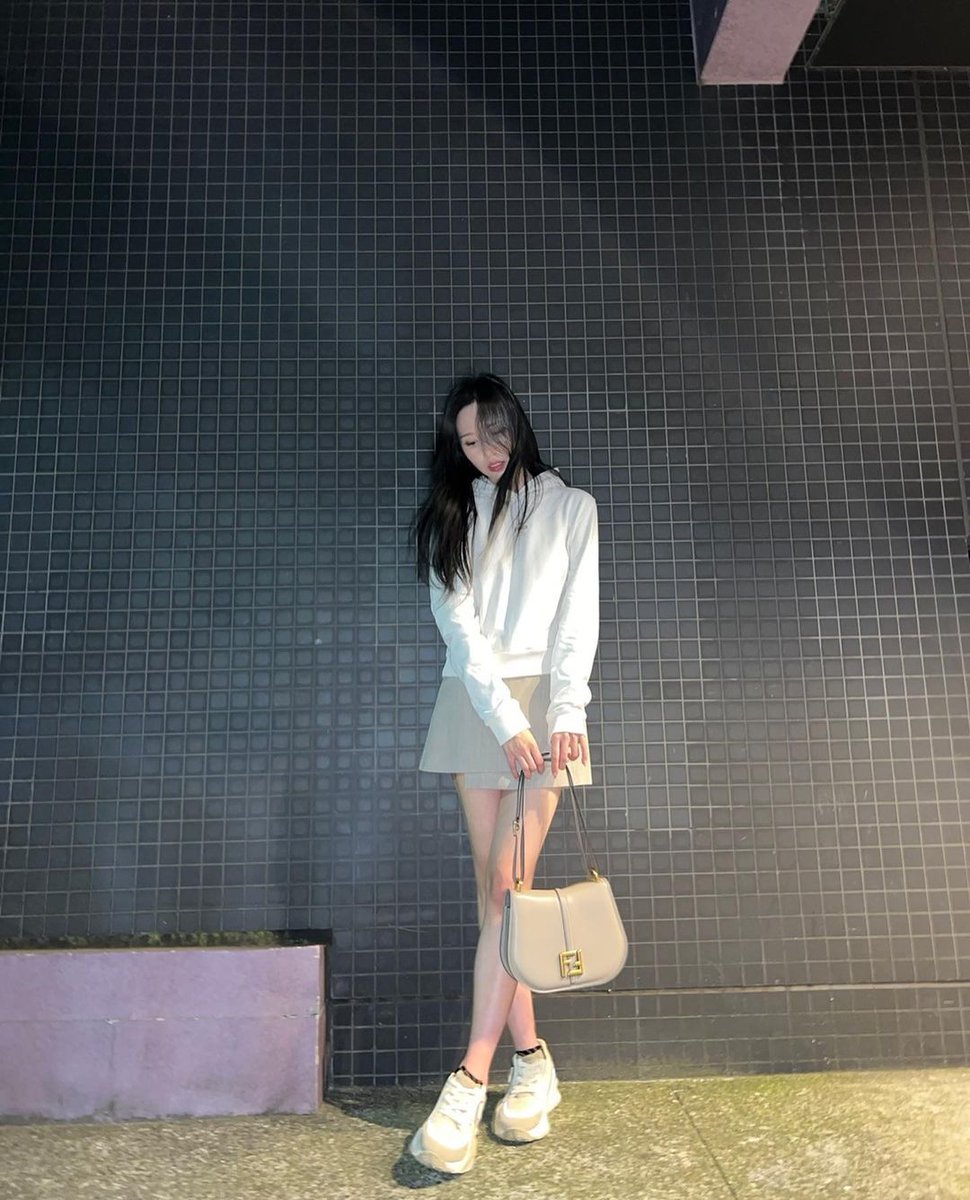 SubjectKpop's tweet photo. Mina's Instagram update

@/fendi 🤎

#TWICE #트와이스 @JYPETWICE https://t.co/OI5MoJlBvj