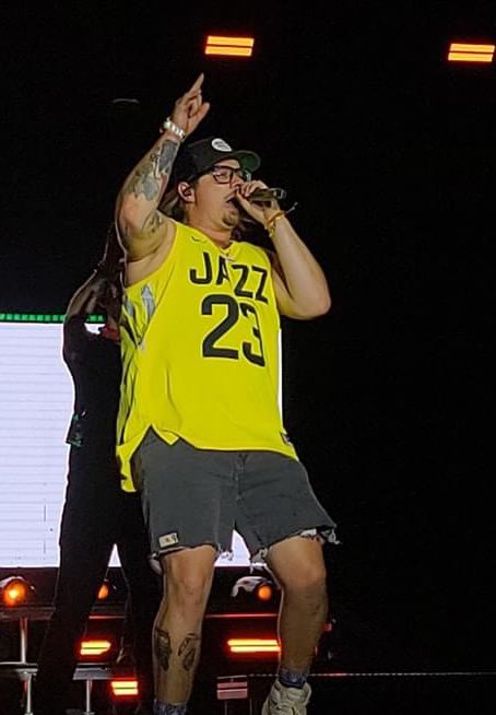 JazzNationNews's tweet photo. Nice jersey @HardyMusic 🔥
@CountryFanFest headliner @HardyMusic rockin’ the #UtahJazz @MarkkanenLauri jersey last night 🟡⚫️
pics via @933TheBullUtah Facebook
#JazzNation #NBA #TakeNote
#GoJazz #Hardy #CountryFanFest https://t.co/dVKIh1m52X