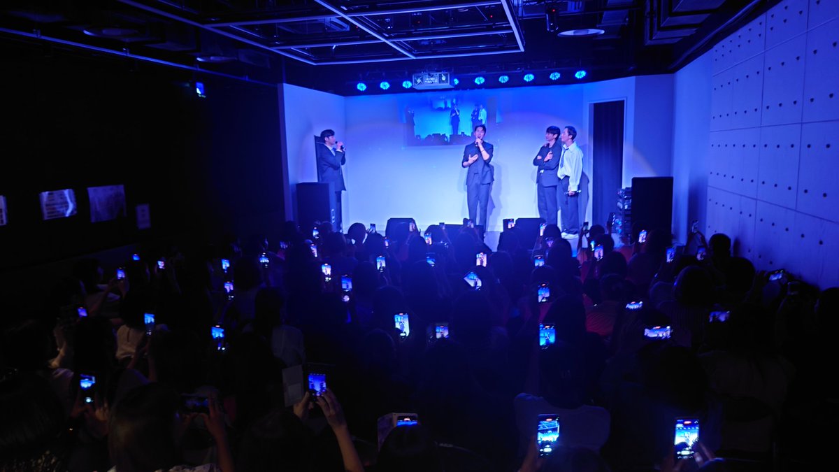 RucyFREESTYLE's tweet photo. 見てーーーwww

全スマホの画面一緒🤣

それが楽しくて写真とりましたw
勝手にTwitterUPしてるけど許されるよね？（ね？メンバーのみんな？）

※怒られたら消しますww https://t.co/yogXImwdA2
