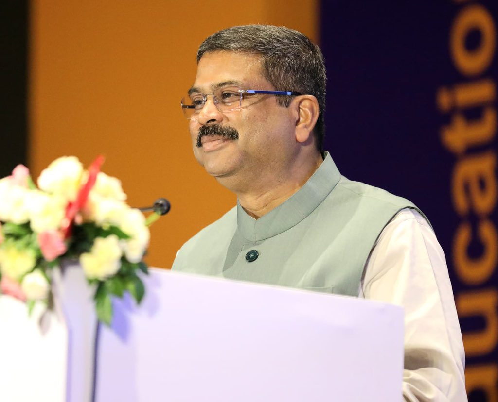 dpradhanbjp's tweet photo. दो दिवसीय अखिल भारतीय शिक्षा समागम के समापन समारोह को संबोधित किया। इस अवसर पर शिक्षा परिवार से मेरी कुछ अपेक्षाएँ—

✔️शिक्षा के इस महाकुंभ को एक अखिल भारतीय institution में परिवर्तित करेंगे। 

✔️पीएम-श्री स्कूल NEP के क्रियान्वयन की primary laboratory है। school ecosystem को मज़बूत करने के लिए सभी घटकों को एक साथ मिलकर प्रयास करना होगा। 

✔️Future-ready होने के लिए भारतीय भाषाओं में skilling के लिए सोचना होगा। 

✔️NCF guidelines को पाठ्यपुस्तक में परिवर्तित करना हम सब की ज़िम्मेदारी है। सभी शिक्षण और स्किल संस्थानों को इसपर रुचि से काम करना होगा। 

 ✔️शिक्षकों की capacity building प्राथमिकता है।शिक्षकों की capacity building के लिए इसी शैक्षणिक वर्ष से स्कूली शिक्षा (100), उच्च शिक्षा (100) और स्किल संस्थानों (100) को मिलाकर टीचर ट्रेनिंग के 300 centre-of-excellence बनाने का निर्णय लिया गया है। इसको प्राथमिकता से आगे बढ़ाना होगा।

✔️शिक्षा कोई client-service provider relation नहीं है। शिक्षा परिवार को विद्यार्थियों की ज़िम्मेदारी एक अभिभावक के रूप में लेना होगा और Institute governance का एक नया culture लाने की दिशा में काम करना होगा। 

दुनिया की समस्याओं के समाधान के लिए, भारत को एक ज्ञान आधारित महाशक्ति बनाने के लिए शिक्षा परिवार NEP को लागू करने के लिए प्रतिबद्ध है। #NEPThrivesAt3