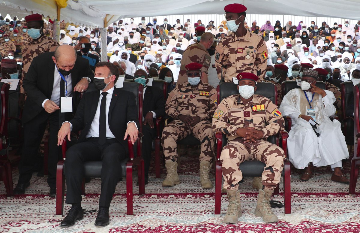 dixneufsoixante's tweet photo. Mahamat Idriss Déby a été légitimé à partir de ce jour, lors des funérailles d'Idriss Déby en avril 2022.

Idriss Déby est décédé suite à une violente rébellion qui a mystérieusement pris fin juste après son décès.

Selon le conseil de transition, Mahamat Idriss Déby ne pouvait exercer le pouvoir que pour une période transitoire de 18 mois.

Deux ans plus tard, au lieu d'évoquer des élections, il a été nommé médiateur de la CEDEAO, dont il n'est même pas membre.

Cette manœuvre politique est exactement ce que nous critiquons.

Si la France souhaite réellement adopter une approche honnête et rétablir de bonnes relations avec la future génération d'Africains, elle devrait appliquer les mêmes normes à tous les pays et cesser de faire preuve d'hypocrisie.