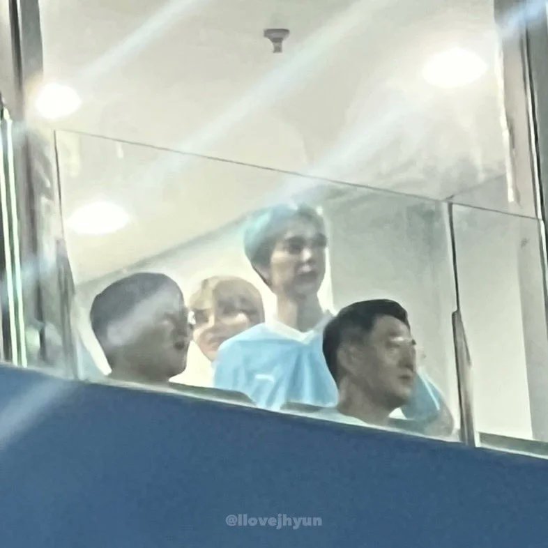 JohnnyNCTCol's tweet photo. |INF|
Johnny y Jungwoo fueron a ver el partido de Manchester City vs Atletico Madrid el cual fue en el estadio mundialista de Seรบl, en Corea del Sur
#JOHNNY #์๋ #NCT127 #NCT #JOhnFam #JohnSeo #์์ #์ํธ #SeoYoungHo #Kpop
---
V.johnwofiles.
5โต5 https://t.co/Qzjd7mkpGC