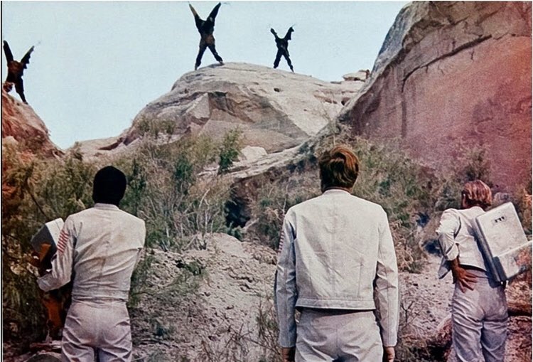 DjbSackett's tweet photo. @MarieAnnUK Twitter staff arriving at the office…
#TwitterLogo #ElonMusk #twitterHQ #planetoftheapes #TwitterX #x #XTwitter https://t.co/wghOBNNOt4