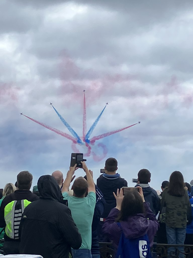 @rafredarrows @BrayAirShow @BritEmbDublin @DublinAirport @LovinDublin @VisitDublin @RoyalAirForce Great display today in Bray 💪