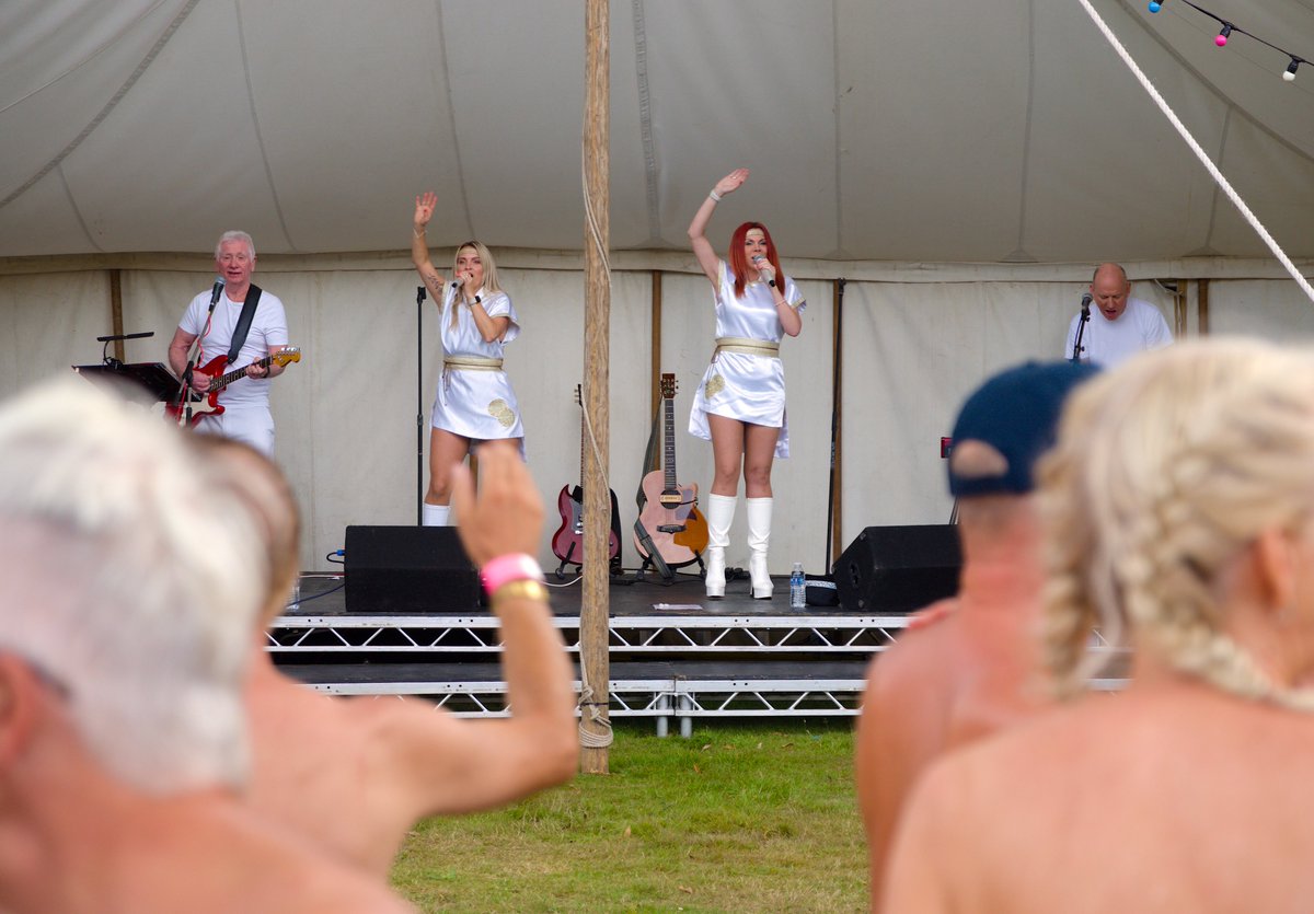 natfound's tweet photo. Saturday at #PitS23 was just the sunny vibe we love, despite the odd shower of rain keeping us on our toes! Richie and Dan kicked off the daytime entertainment, followed by the Abbaholics, which had the whole field dancing.
#NormalisingNudity #festivalwear #MUSICFESTIVAL https://t.co/TbKpj9xs62