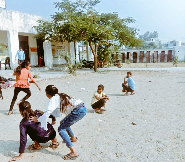 Dcdmkota's tweet photo. #Kota खेल योद्धा ग्रामीण क्षेत्रों में भी हो रहे है तैयार... राजीव गांधी ग्रामीण ओलम्पिक खेलों के लिए सुल्तानपुर ब्लॉक में पूर्वाभ्यास करते खिलाड़ी।
@ashokgehlot51 @AshokChandnaINC @RajGovOfficial @DIPRRajasthan @BunkarOp1 https://t.co/U4ZbicBrEd