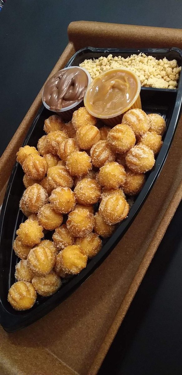 food_porn17's tweet photo. Barca de churros https://t.co/ZRWO846Fh5