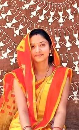 શ્રીમતિ.રાઠવા અર્ચનાબેનને ગુજરાત રાજ્ય હાથશાળ હસ્ત કલા એવોર્ડ માટે પસંદગી કરવામાં આવેલ છે.
રાઠવા અર્ચનાબેન વારલી પેઇન્ટિંગ કલા અને હસ્તકલામાં પોતાની આગવી ઓળખ ઉભી કરી છે. એવોર્ડ માટે તેમની પસંદગી આદિવાસી સાજ અને છોટાઉદેપુર માટે ગૌરવની બાબત છે.<a href="/collectorcu/">Collector Chhotaudepur</a>