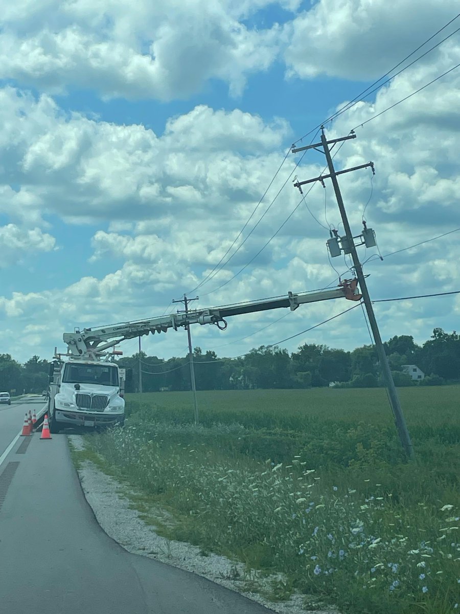 We're making steady progress after Friday night's storms. Hundreds of crews from across WI are in the field, getting power back on. 

More than 77K customers have been restored — 85% of customers who lost power. We're on track to restore 95% by tonight.

news.we-energies.com/we-energies-wo…
