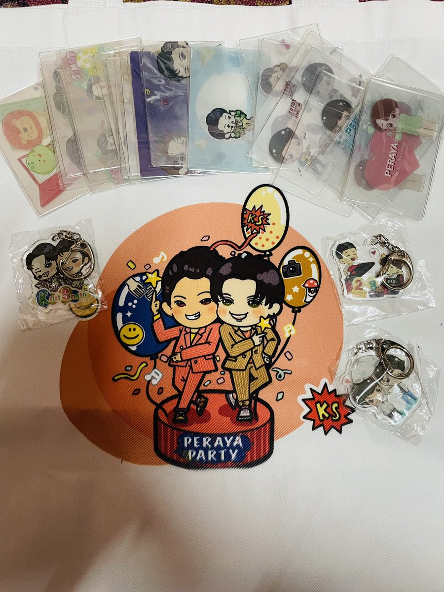 rtnzh's tweet photo. Thank you @PGS247_ and @kristsingto_com team that make it can be shipped to inter fans.
The items all cute and received in good condition😊
#KSCOM https://t.co/XnxM8VZQ3N