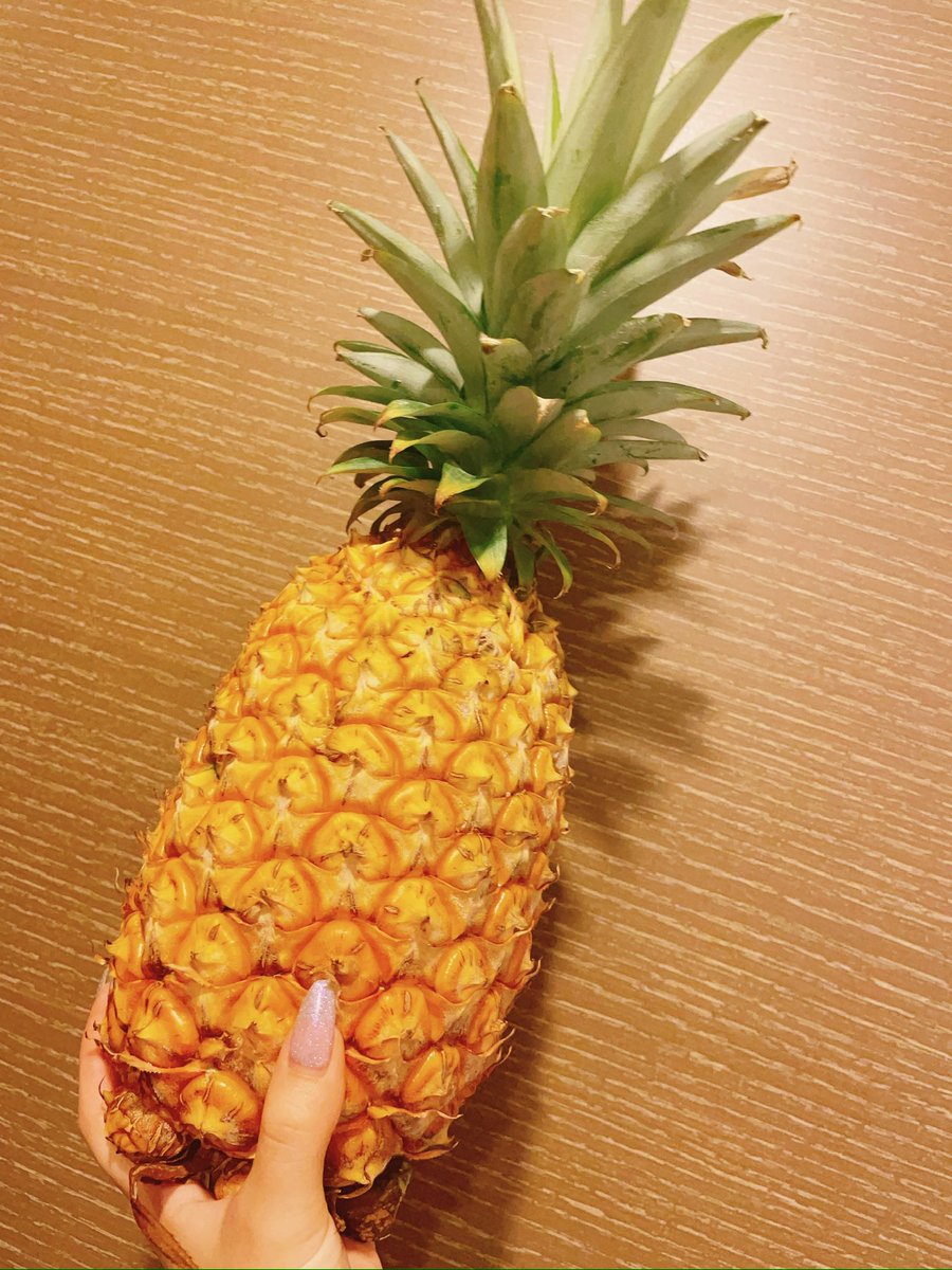 ReoNa (@xoxleoxox) on Twitter photo 奄美の畑で育ったパイン…🍍
甘味ぎっしり、あまみだけに。(?) 奄美の畑で育ったパイン…🍍
甘味ぎっしり、あまみだけに。(?)