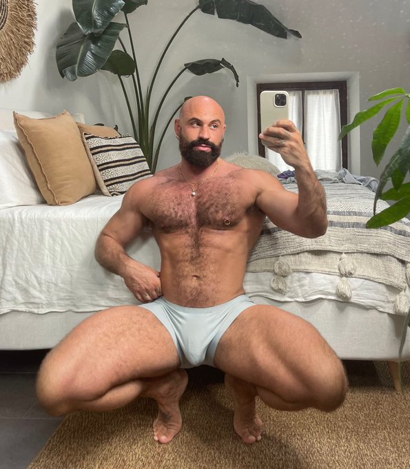 Let me sit on your&hellip; https://t.co/0HNsB0Bfmz