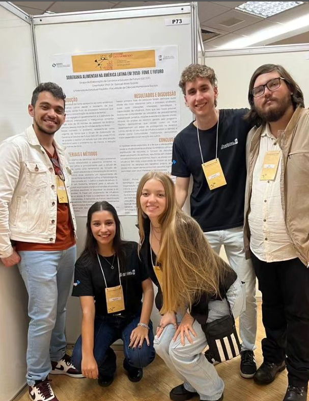 A nossa equipe brilhou na mostra de iniciação científica do Encontro da <a href="/oficial_ABRI/">ABRI</a>!