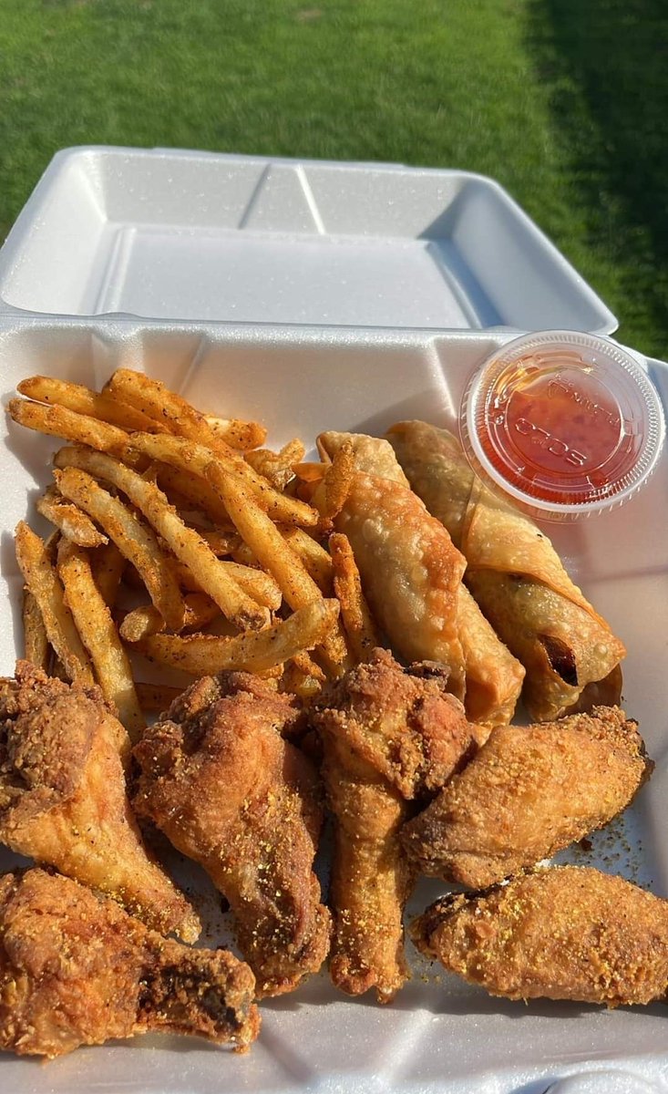 SweetPea1636's tweet photo. Smash or Pass?

Chef said wing and egg roll platter for $25 https://t.co/RiAOhv2sec
