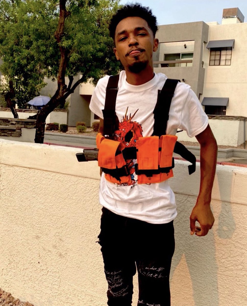 CelebFeetArc's tweet photo. Lil Craig #cfalilcraig https://t.co/3kNH7b7A85