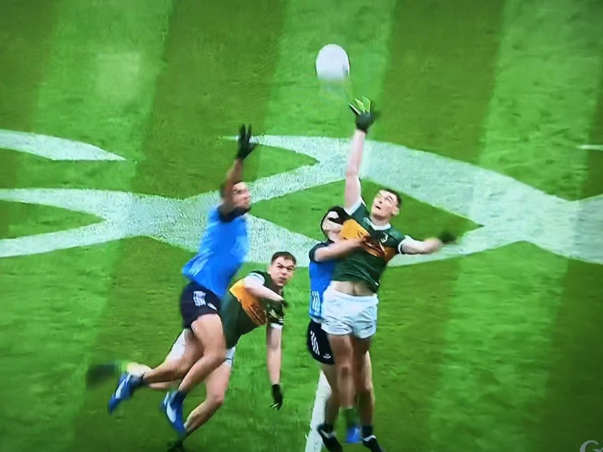 Supporting <a href="/Kerry_Official/">Kerry GAA</a> from Lexington, Kentucky thanks to @GAAGO. 🏐🇮🇪
