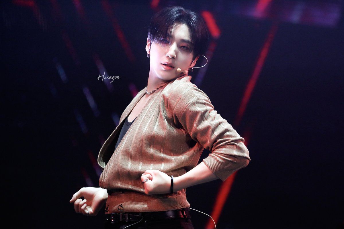 hexagon_mju's tweet photo. 230722 피크타임 앵콜 콘서트            

🖤

#문종업 #MoonJongup #PEAKTIME 
#팀24시 #BAP #비에이피
@jongup_official https://t.co/8psh9dr0uv