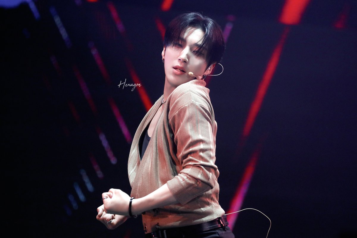 hexagon_mju's tweet photo. 230722 피크타임 앵콜 콘서트            

🖤

#문종업 #MoonJongup #PEAKTIME 
#팀24시 #BAP #비에이피
@jongup_official https://t.co/8psh9dr0uv