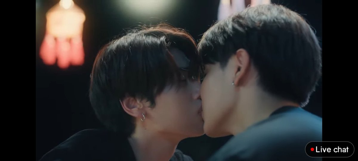 gemof4th's tweet photo. WHAT THE F?! THEY KISSED! SCREAMING RN!!!!😭😭😭

#HiddenAgendaEP4 https://t.co/x3ujWl9QaS