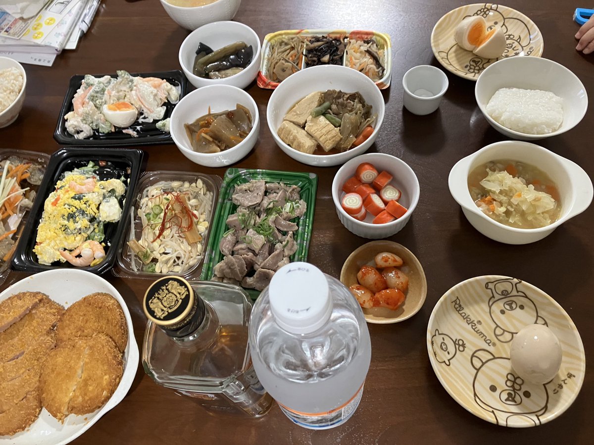 OSUMAHAN's tweet photo. 念の為、画像1枚目以外は全部シェアしてるよ！
それにしても、今日は食べすぎた、、、

開始時体重:94.8kg 
目標体重:70.0kg
昨日の体重:93.6kg

9時半 画像1枚目
12時半 画像2-3枚目、たこ焼き
15時 ドーナツ
18時半 画像4枚目 https://t.co/5RDenjB39e