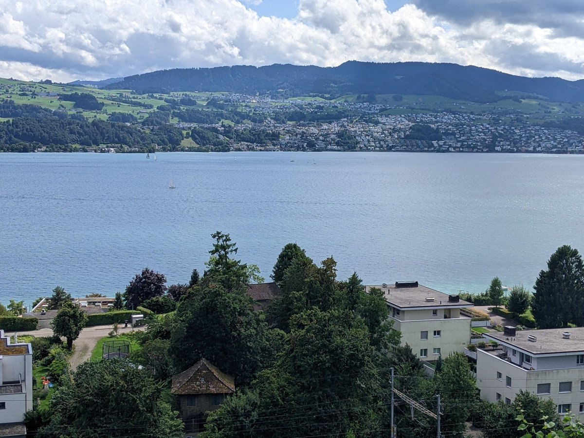 Anlık huzur... Sosyal medyayı okudukça dünyada ki acıları taşımak, saçmaliklari anlamak, doğanın katledişini kabullenmek insanı çaresiz hissettiriyor, karamsarlaştırıyor. Huzur doğada..