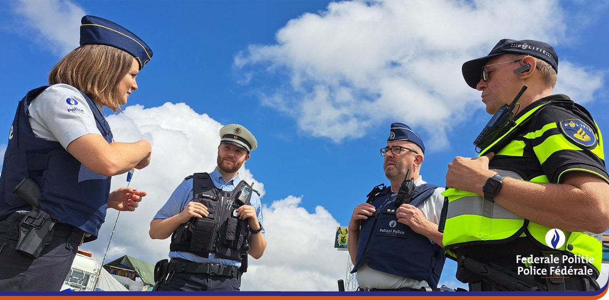 policefederale's tweet photo. Appui toujours apprécié des collègues néerlandais et allemands pour assurer les missions de police au #BelgianGP #F1
🇳🇱🇧🇪🇩🇪
#mountedpolice #policemotorcycle #politienederland #polizei https://t.co/PI23YoXA98