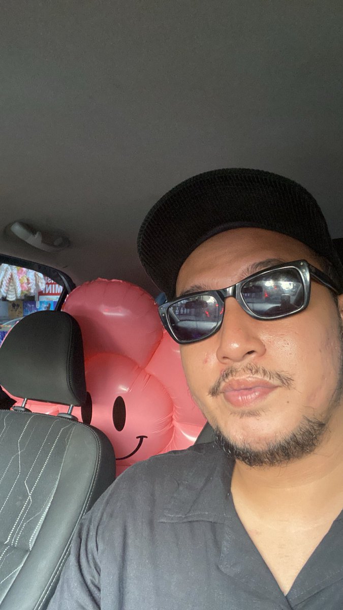 ardityobaguss's tweet photo. ayo, kamu kan balon.
balon kok pake solu-solu segala dijak foto 🎈 #balon #nolab https://t.co/7MeorFi2MW