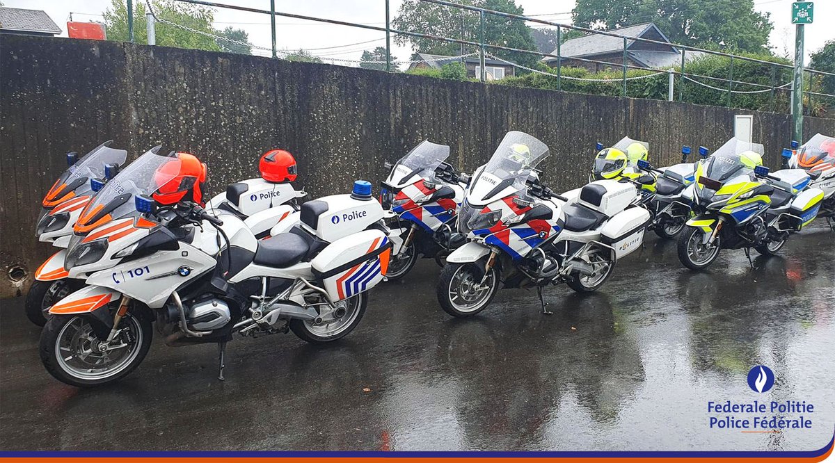 federalepolitie's tweet photo. Steeds gewaardeerde steun van de Nederlandse en Duitse collega's voor de politie-opdrachten bij #BelgianGP #F1
🇳🇱🇧🇪🇩🇪
#mountedpolice #policemotorcycle #politienederland #polizei https://t.co/lWUnSW0NBn