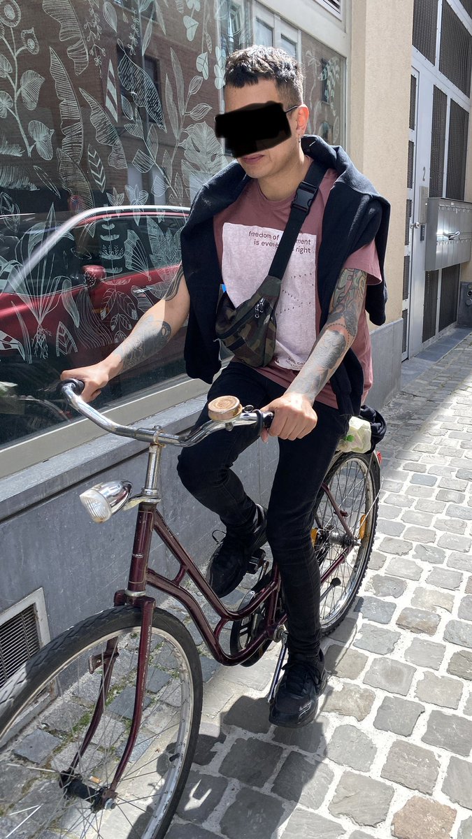 charlesdebrux's tweet photo. Les gens du bien, les chouchous de ElkeBazar et RajaedeMolenbecq, et biensรปr les Chiclettes woke, protecteurs du #goodmove #inyourass https://t.co/cPiyQpgDt2
