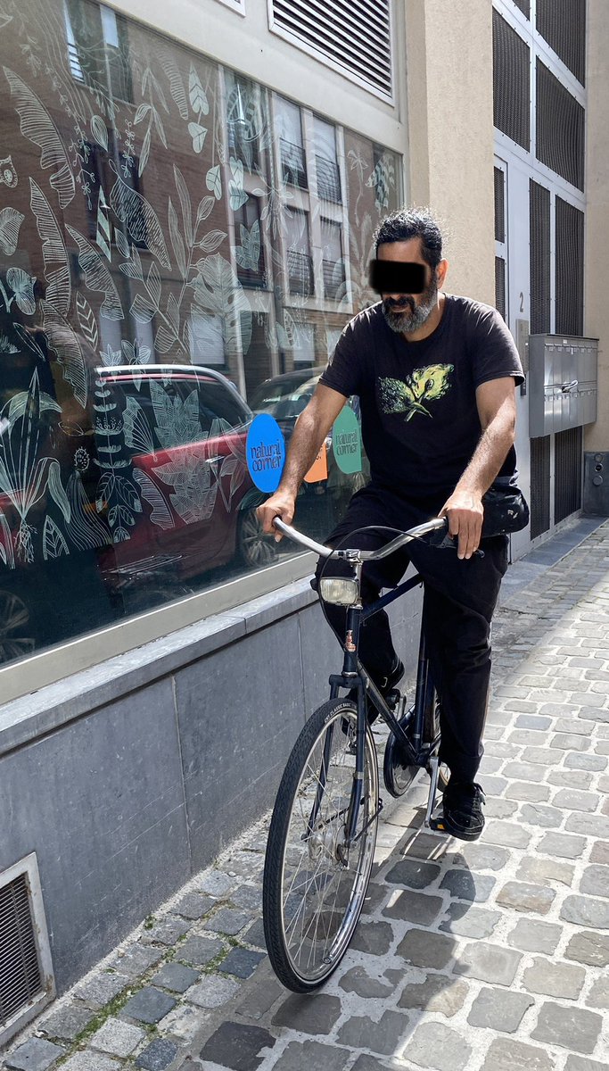 charlesdebrux's tweet photo. Les gens du bien, les chouchous de ElkeBazar et RajaedeMolenbecq, et biensรปr les Chiclettes woke, protecteurs du #goodmove #inyourass https://t.co/cPiyQpgDt2