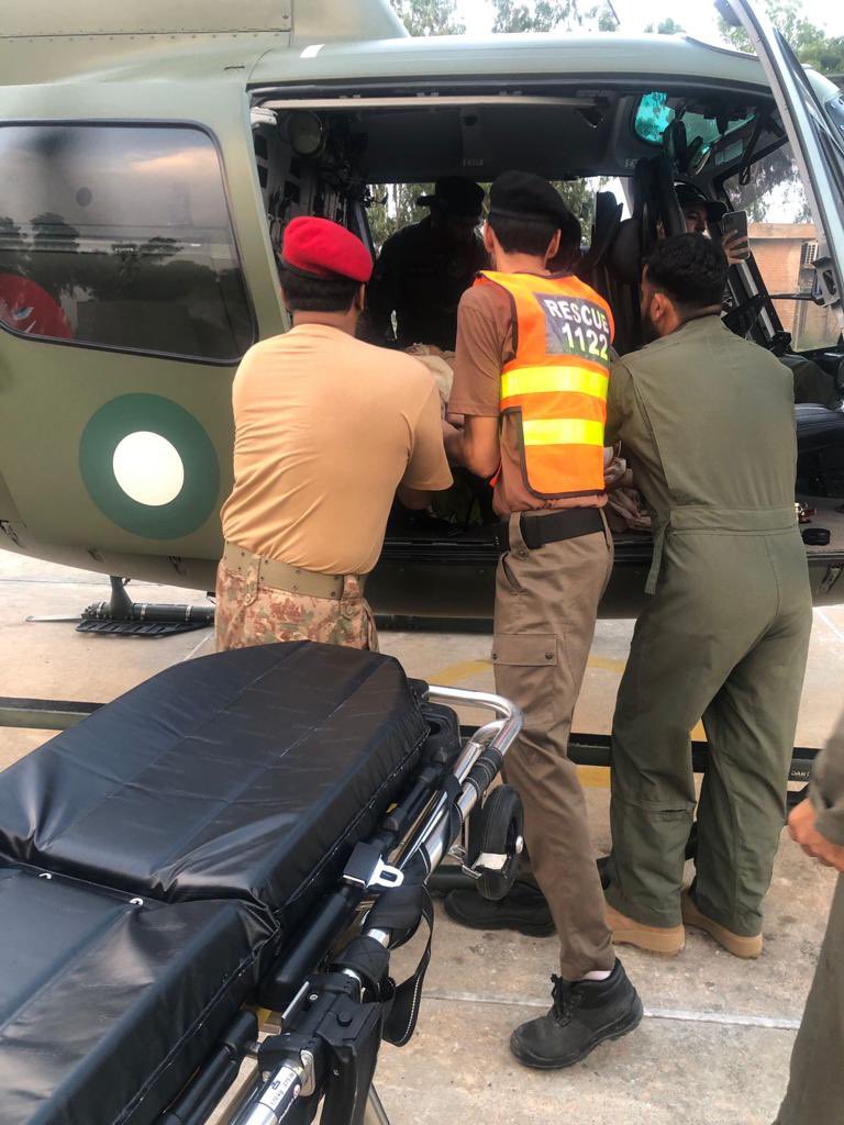 aj_raja's tweet photo. Bajaur Blast.
Army evacuating injured to Peshawar via heli

#BajaurBlast https://t.co/Iyb4DmPXOd