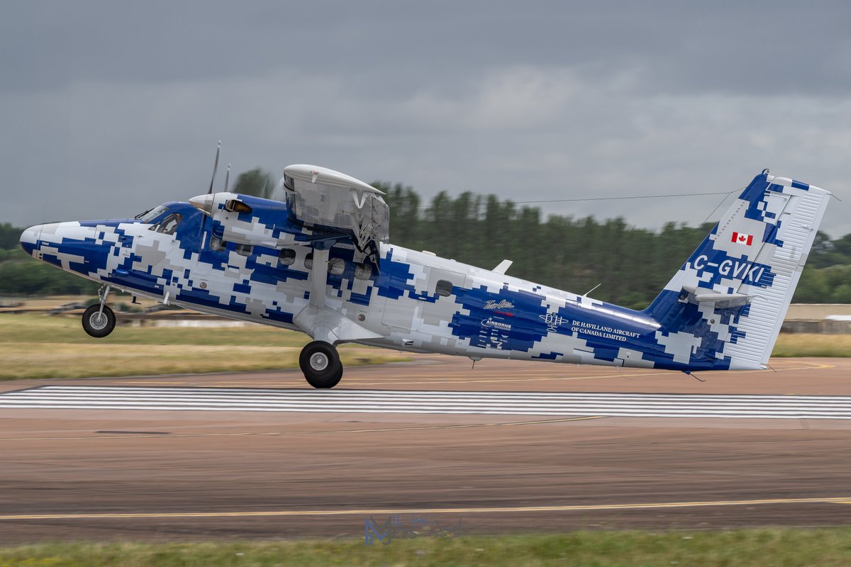 Miljets_uk's tweet photo. Down with a bump! #DeHavilland #Dash6 #Landing #riat2023 https://t.co/NOrHrZw5hq